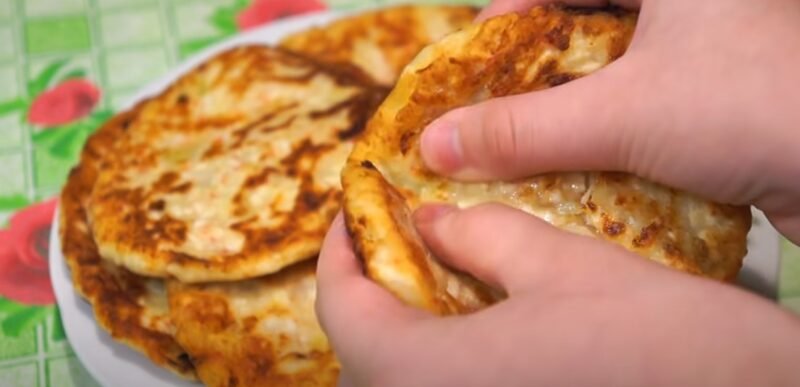 Картошка и крабовые палочки. Сытный и недорогой рецепт: бюджетная идея вам в тетрадку