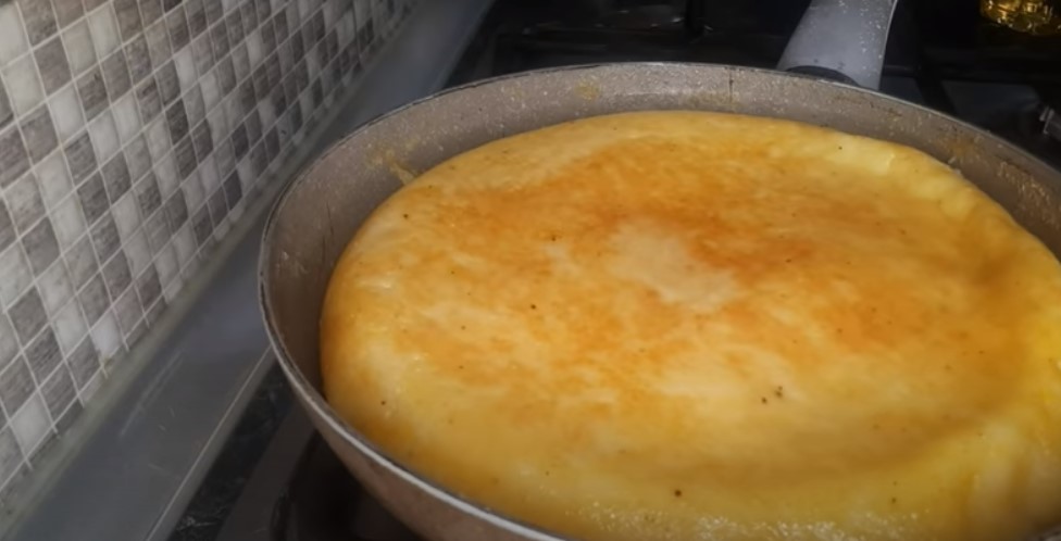 Картофельный пирог на сковороде и в духовке! Простая картошка, а пахнет просто изумительно