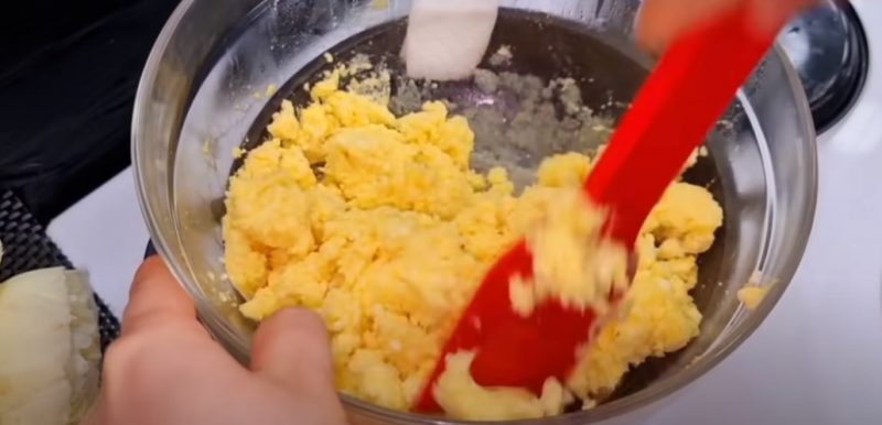 Мама в деревне всегда так готовила. Очень вкусный сливочный сыр: домашний рецепт