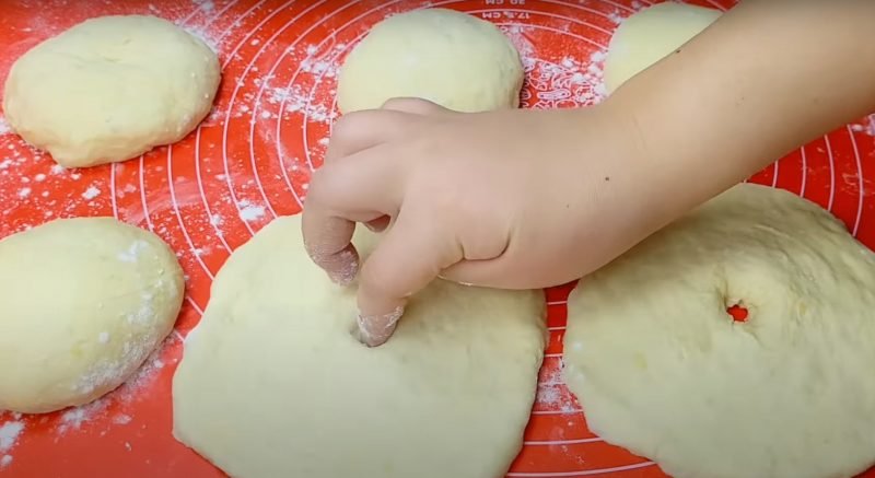 Пирожки больше не делаю! Нашла рецепт проще и вкуснее: лепешки из картофеля