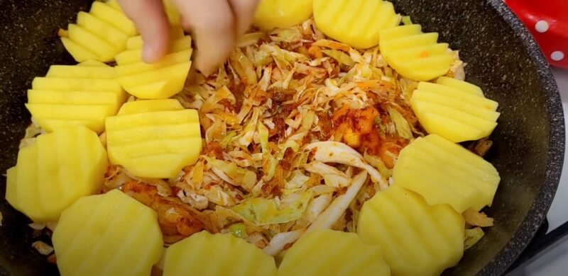 Все сложила в сковороду и забыла. Обед или ужин без возни из простых продуктов