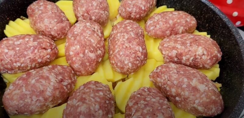 Все сложила в сковороду и забыла. Обед или ужин без возни из простых продуктов