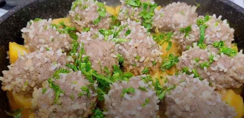 Все сложила в сковороду и забыла. Обед или ужин без возни из простых продуктов