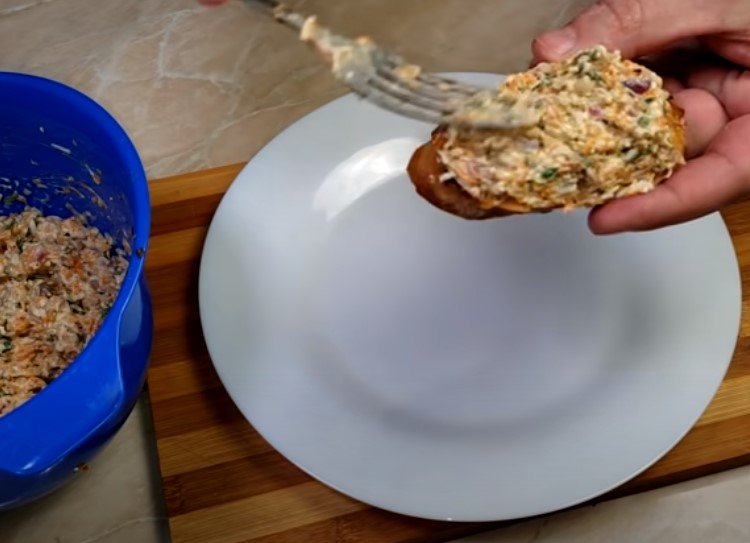 Бутерброды вкуснее Еврейских. Их всегда мало на столе