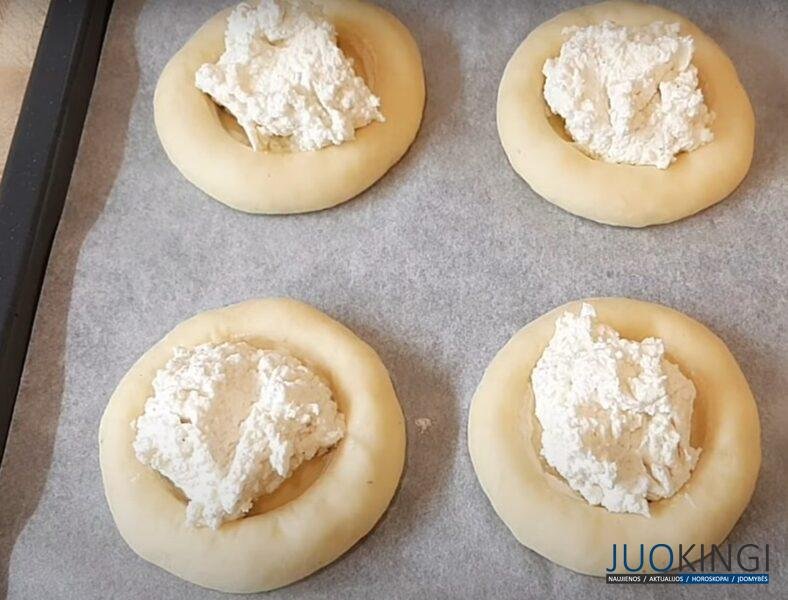 Ароматные ватрушки с творогом. Простое дрожжевое тесто и вкусная начинка