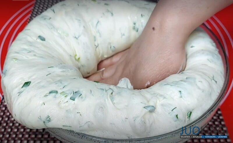 Беру картошку и готовлю вкусные пирожки. Проще рецепта не бывает: балую мужа каждые выходные