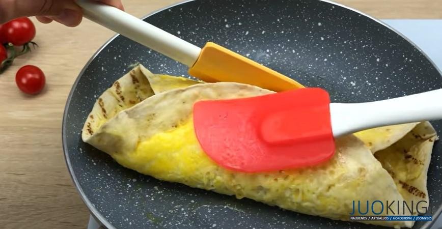Без соли и масла. Просто вылейте яйцо на лаваш: новый рецепт