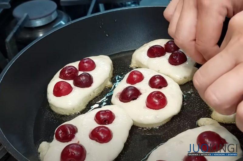 Оладьи с ягодной начинкой: получаются пышными и сочными. Бабушка научила
