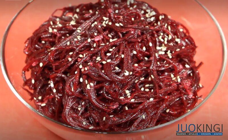 Салат из свеклы. Он действительно очень вкусный, просто объедение
