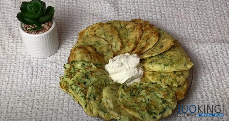 Перемешайте кабачки, чеснок и яйца с манкой. Простой рецепт: вкусные кабачковые блинчики