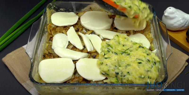 Просто натираю кабачки и картошку. Подаю на обед или ужин: вкусная овощная запеканка