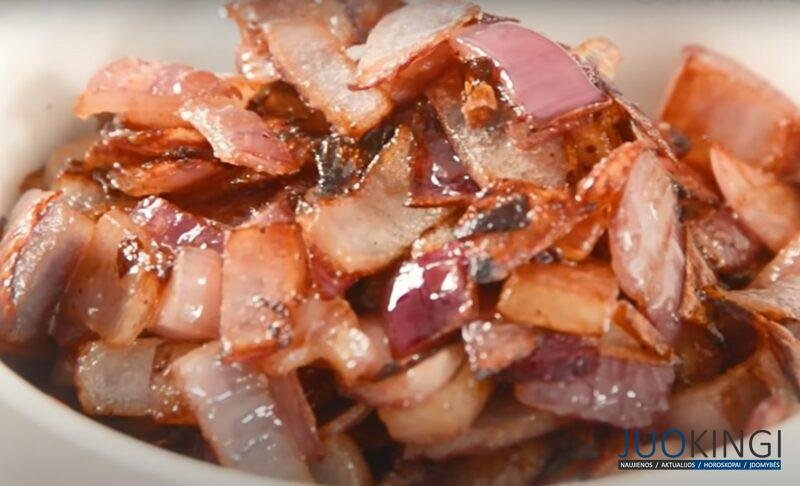 Намного вкуснее, чем надоевшая пицца. Просто натрите кабачки и картошку: быстро и вкусно