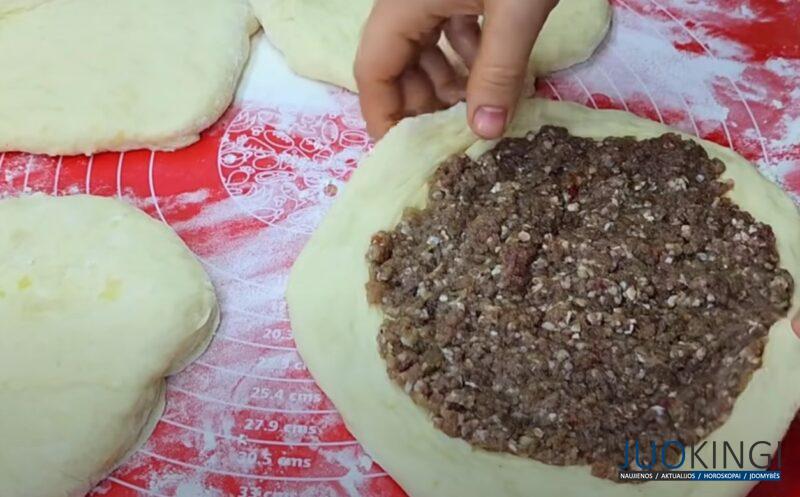 Намного вкуснее наших пирожков, семья просто в восторге. Турецкая мясная лепёшка