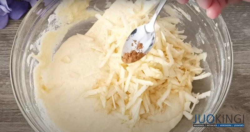 Десерт за 5 минут! Оладушки с яблоком и йогуртом: готовлю на завтрак или перекус