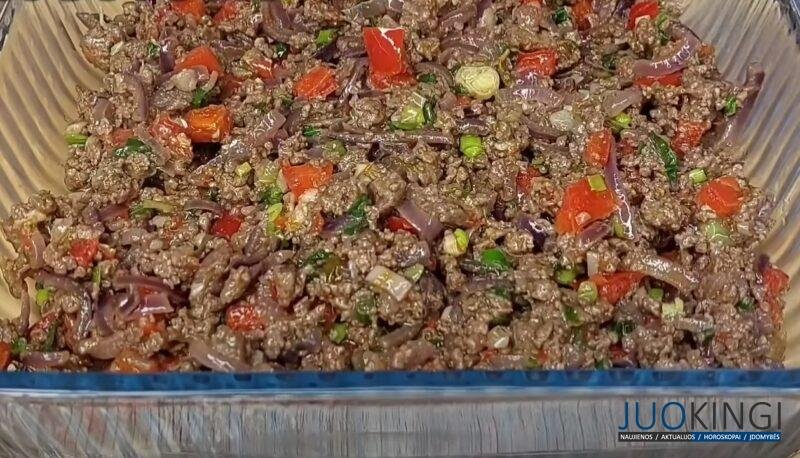 Подруга из Италии поделилась рецептом: тонкий слой теста и много фарша. Сочные пирожки: теперь не устаю их готовить