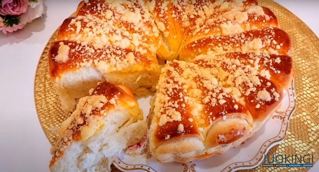 Красивый пирог с творогом: вкусный, воздушный и мягкий. Всё перемешали и в духовку