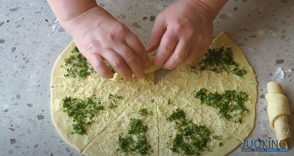 Быстрые булочки-рогалики с сыром и зеленью. Тесто на кефире: всегда хорошо получается и пропекается
