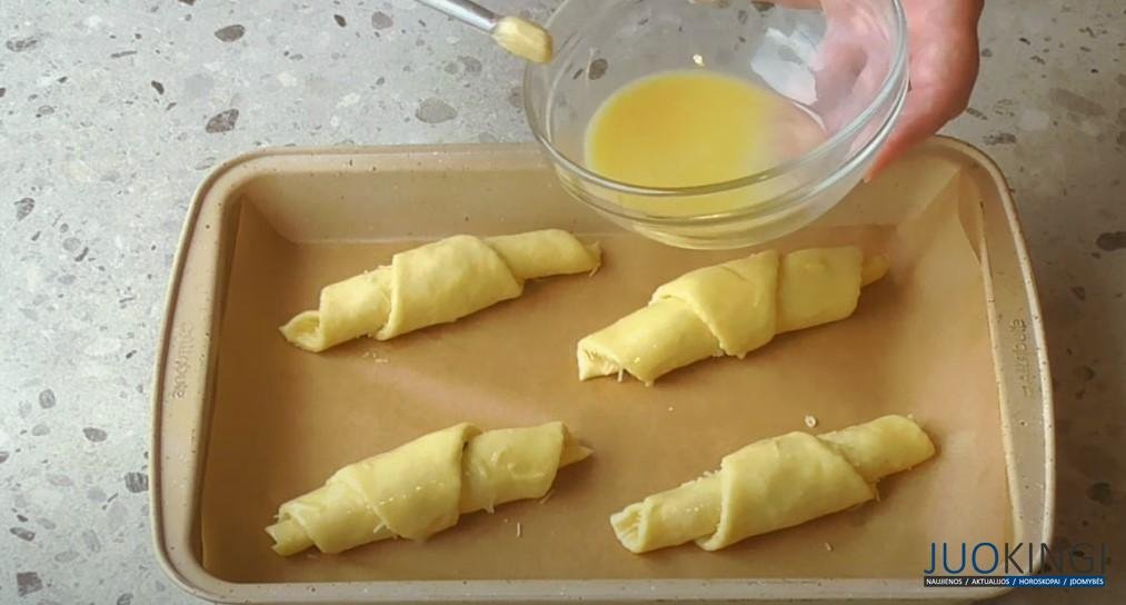 Быстрые булочки-рогалики с сыром и зеленью. Тесто на кефире: всегда хорошо получается и пропекается
