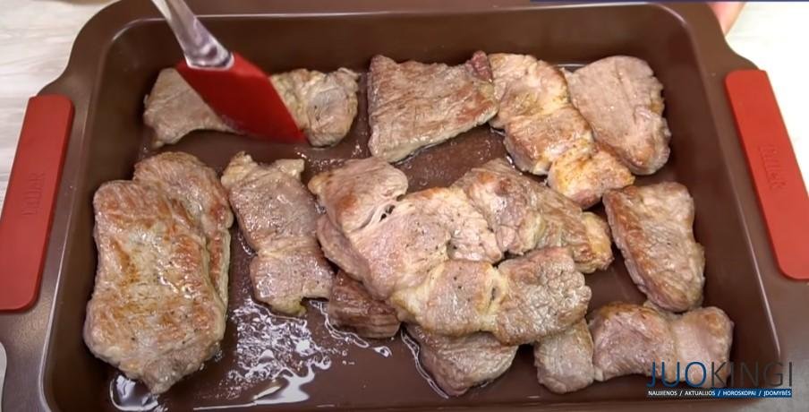 Быстрое блюдо: мясо по-российски. Намного вкуснее мяса по-французски и муж очень доволен