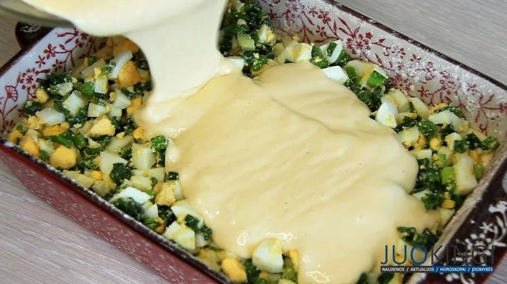 Заливной пирог с зеленым луком и яйцом. Вприкуску с супом или чаем
