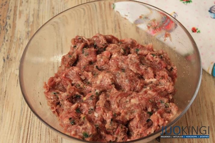 Отвариваю картофель и заворачиваю в фарш. Вкусные котлеты с сюрпризом: не нужно стоять у плиты и жарить