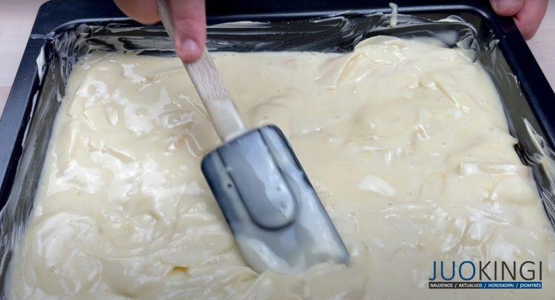 Если дома есть яблоки, то всегда готовлю этот вкусный и легкий пирог. Сдоба с нежнейшей яблочной начинкой