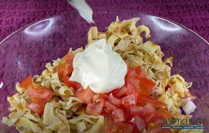 Вкусно, как в ресторане. Такой салат с крабовыми палочками я еще не готовила