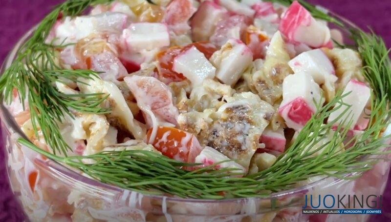 Вкусно, как в ресторане. Такой салат с крабовыми палочками я еще не готовила
