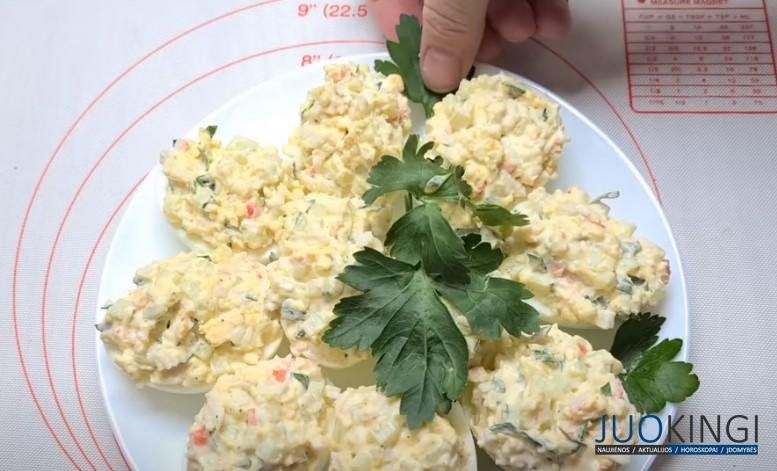 Закуска из яиц для моих гостей. Всего за 10 минут: вкусно и просто не оторваться