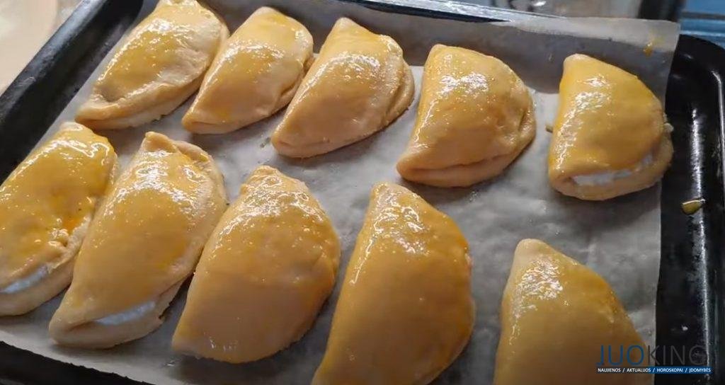 Классический рецепт сочников. Сочные и мягкие: с ароматным и нежным творогом внутри