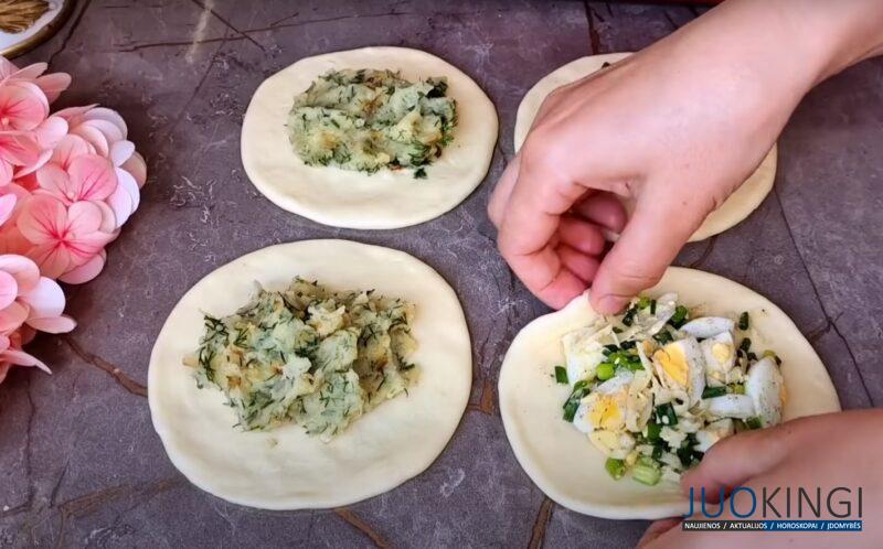 Бабушка поделилась рецептом: беру кефир, 1 яйцо и 10 минут. Быстрые пирожки на сковороде