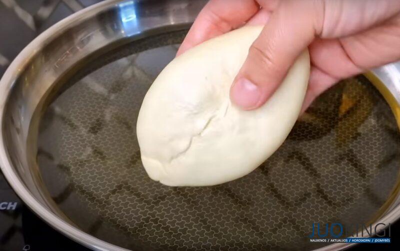 Бабушка поделилась рецептом: беру кефир, 1 яйцо и 10 минут. Быстрые пирожки на сковороде