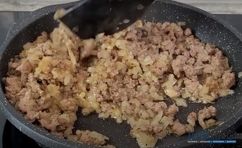 Свекровь научила готовить без муки. Рецепт вкусных мясных пирожков: муж просит готовить такие каждый день
