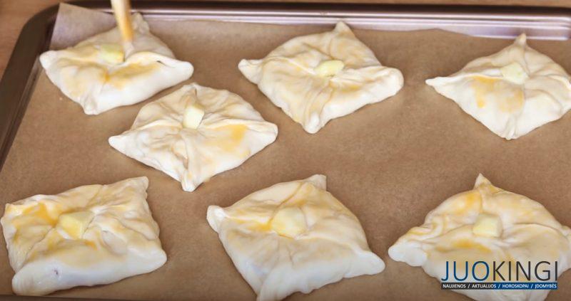 Манка и 2 яблока. Слойки с яблочной начинкой: мягкие, но с хрустящей корочкой