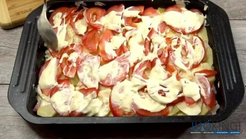 Мясо с картофелем в духовке: горячее, которое съедается без остатка. И возле плиты стоять не нужно