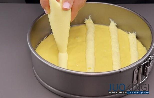 Минимум продуктов: нежный пирог к чаю с клубникой. Готовится быстро и просто