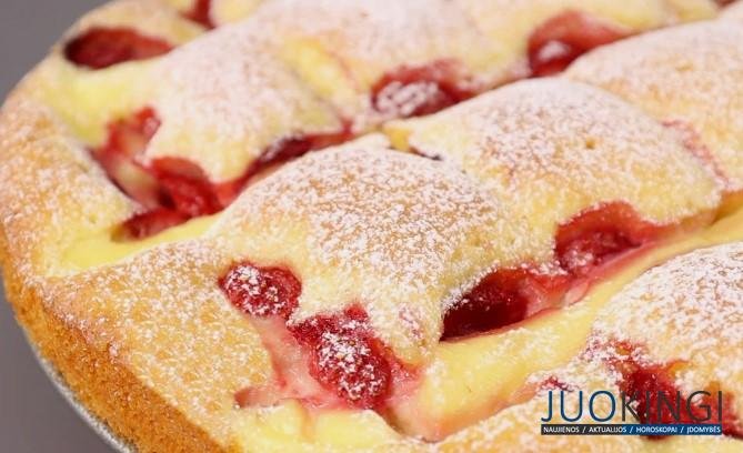 Минимум продуктов: нежный пирог к чаю с клубникой. Готовится быстро и просто