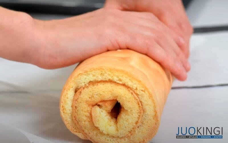 Мягкий ароматный рулет с яблочной начинкой. Рецепт за 15 минут