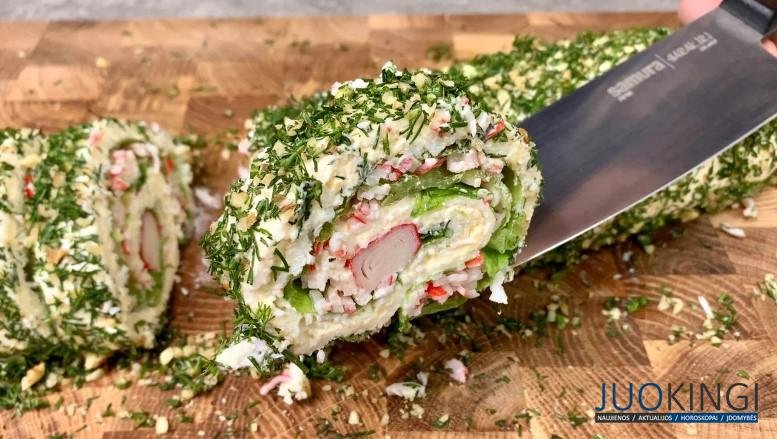 Беру крабовые палочки и сырок. Рецепт вкусного праздничного рулета: и никакого лаваша не надо