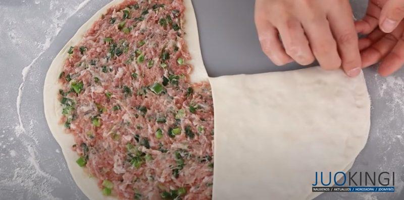 Без духовки и дрожжей: даже яиц не надо. 2 простых рецепта, если у вас есть мука и мясной фарш