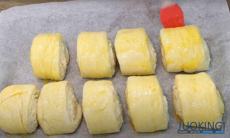 Возьмите муку, сыр и немного молока. Невероятно вкусные сырные рулеты: меняю начинку и готовлю через день