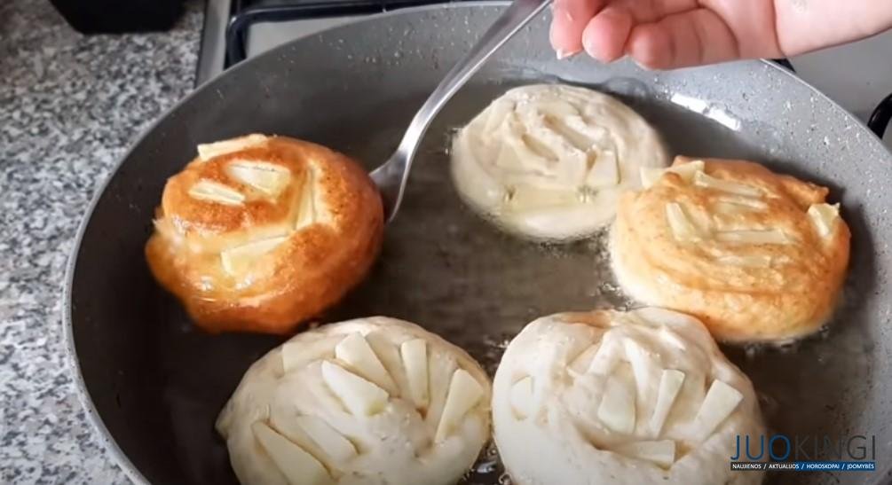 Беру 2 яблока и готовлю вкусный рецепт без масла. Плюшки с яблочной начинкой