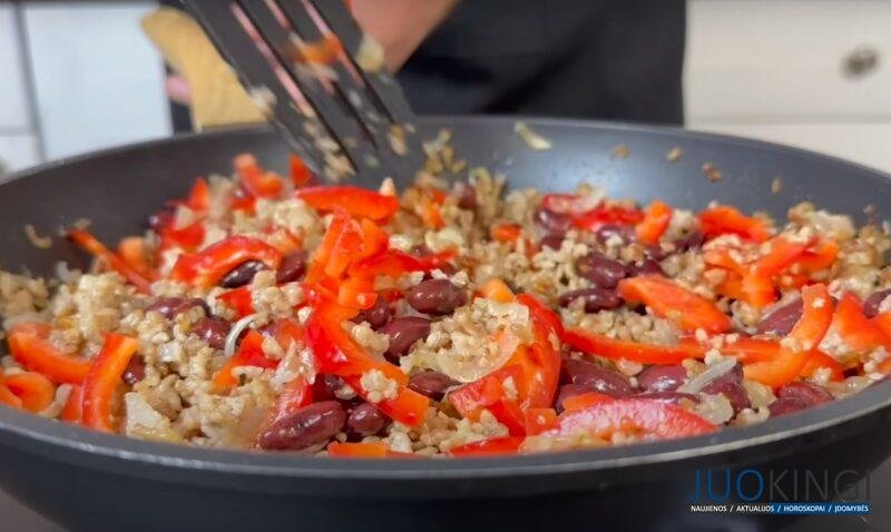 Просто и вкусно. Закуска из обычного фарша на Новый год: начинка может быть любой
