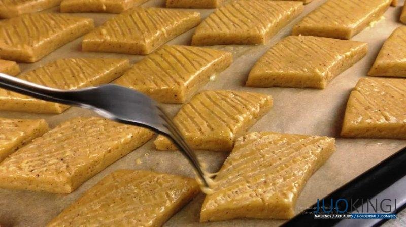 Простой и вкусный рецепт медового печенья. Все смешала и в духовку