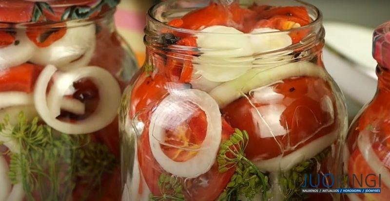 Простой рецепт заготовки помидор с луком и чесноком на зиму. Попросит каждый, кто попробует