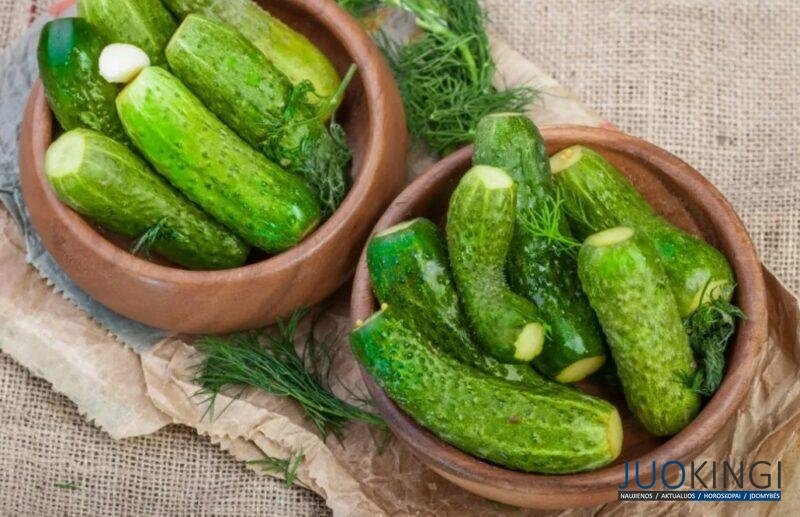 Через 2 часа подаю к столу. Вкусные малосольные огурцы: все гости просили рецепт