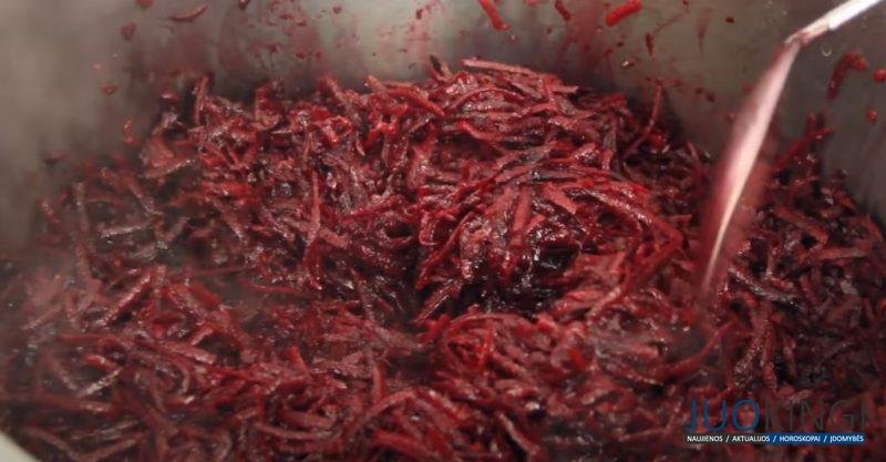 Прекрасно подходит для борщей и салатов. Закуска из свеклы «Гости на пороге»