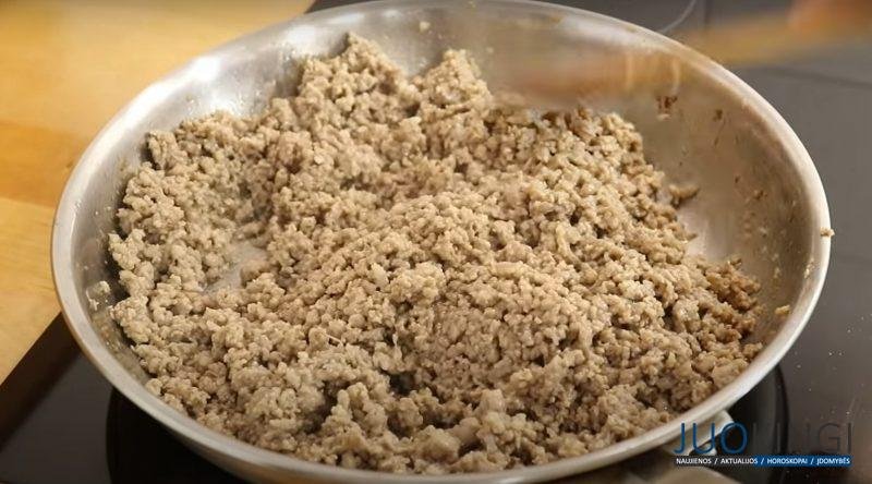 Пуховые пирожки с мясом: получаются самые пушистые и мягкие