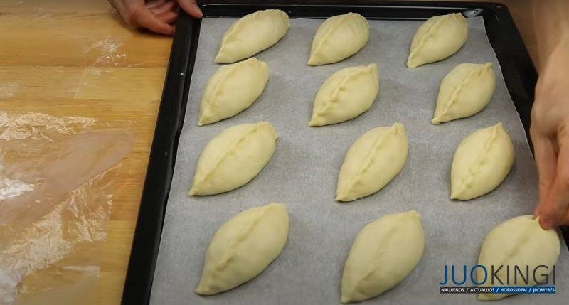 Пуховые пирожки с мясом: получаются самые пушистые и мягкие