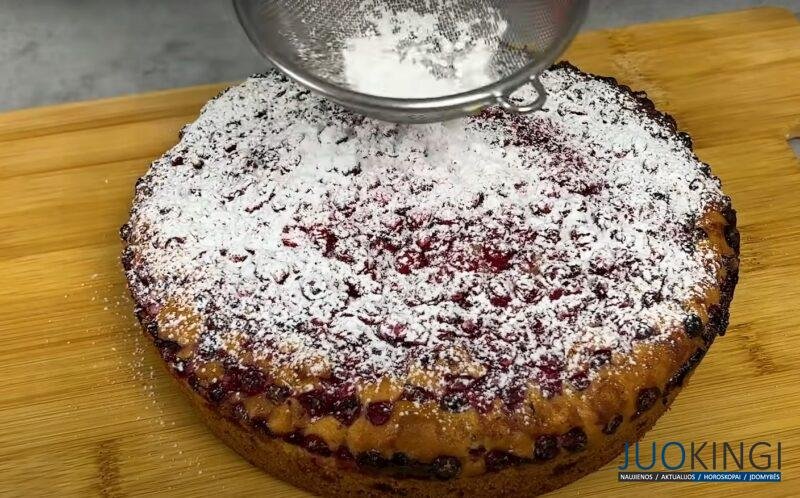 Пирог с замороженными ягодами. Рецепт на каждый день